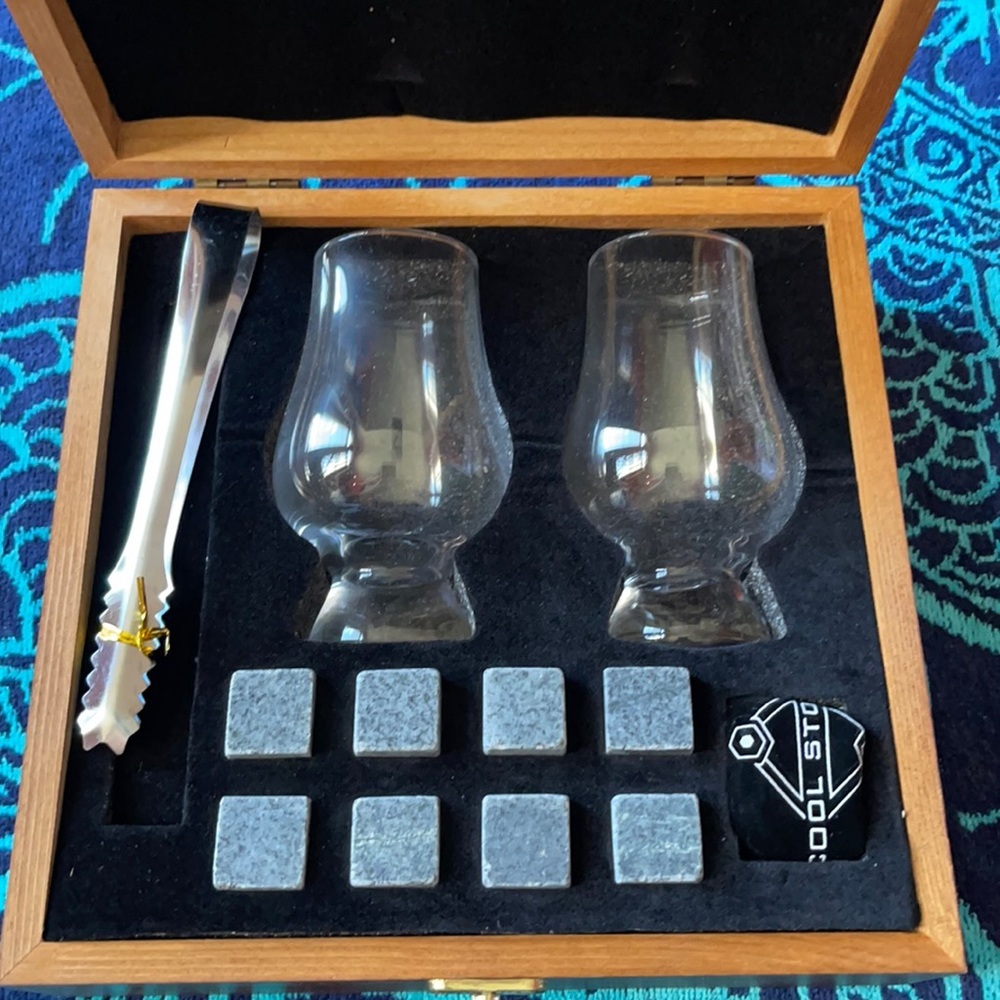 Cool Stones Whiskey Glencarine glasses Gift Set 8 Granite Scotch Rocks